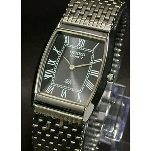 Vintage Style Seiko Quartz Mens Silver Watch & Black accents W/ Metal Strap
